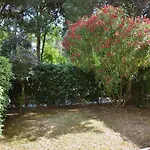 Cozy With Private Garden Near The ביביונה