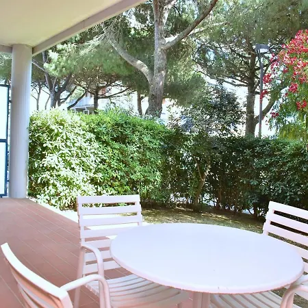 Cozy With Private Garden Near The 比比翁