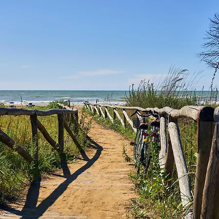 Cozy With Private Garden Near The Apartman Bibione