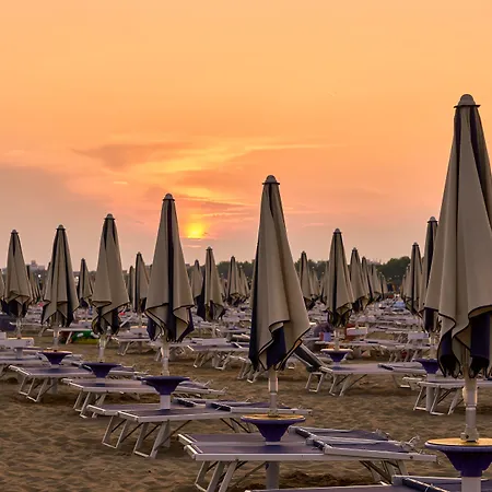 Cozy With Private Garden Near The 公寓 *