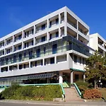 公寓 Cozy With Private Garden Near The 比比翁
