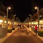 Cozy With Private Garden Near The 比比翁