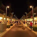 Cozy With Private Garden Near The * 比比翁