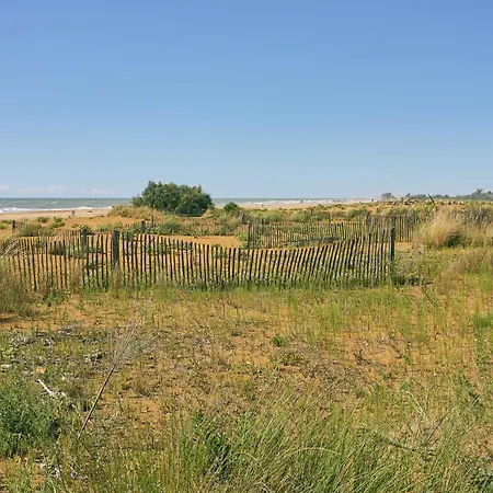 Διαμέρισμα Cozy With Private Garden Near The *