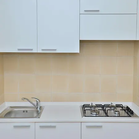 Cozy With Private Garden Near The Διαμέρισμα