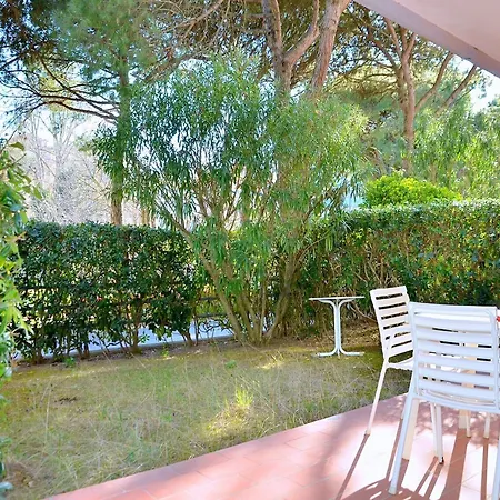 Cozy With Private Garden Near The * Μπιμπιόνε