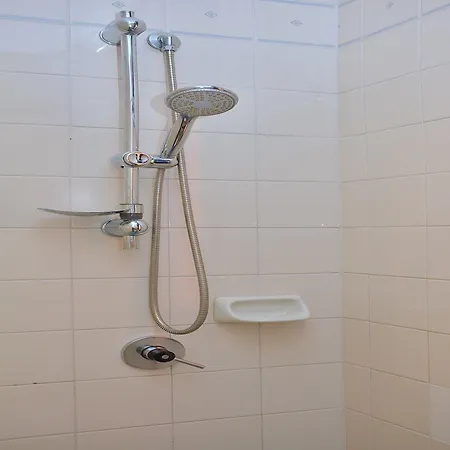 Διαμέρισμα Cozy With Private Garden Near The