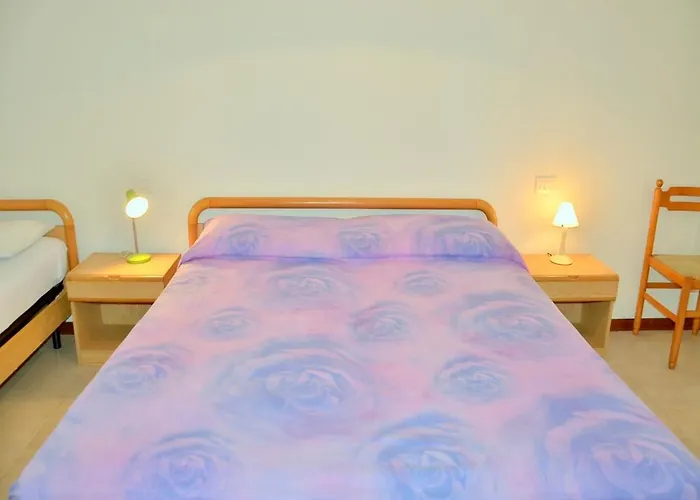 Cozy With Private Garden Near The