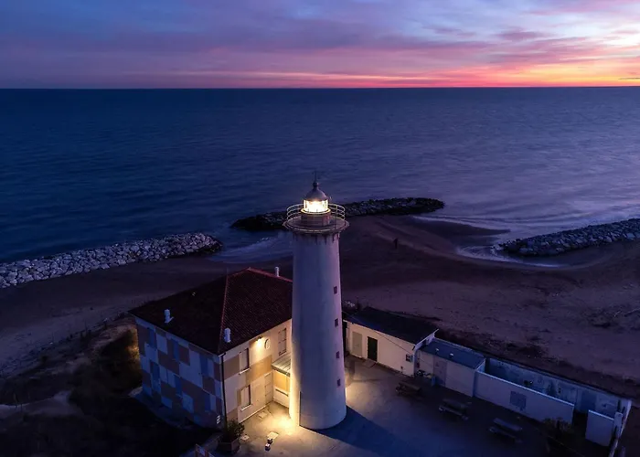Cozy With Private Garden Near The Appartamento