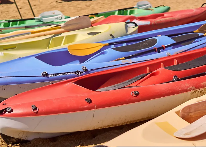 Cozy With Private Garden Near The